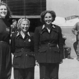 Wanda Canna, nella foto la prima a destra