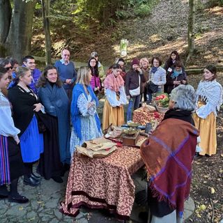 Successo per “L’inquieto Monte della malora”: novecento spettatori per la rievocazione teatrale al Sacro Monte di Varallo