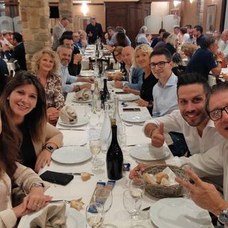 Avis, a Coggiola 70 persone alla cena sociale. Domenica c'è la Camminata in Rosa, FOTO