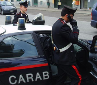 Borgosesia: a passeggio con coltello ed eronia, denunciato giovane