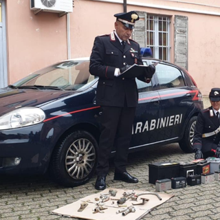 Gattinara: ruba batterie e rubinetti all'isola ecologica comunale