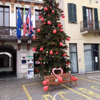 Albero di cuori a Romagnano per San Valentino