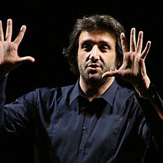 Flavio Insinna apre la stagione teatrale a Borgosesia