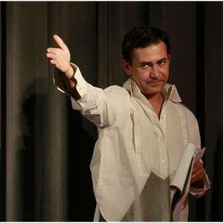 Gattinara ride e riflette con “Quel pomeriggio di un giorno da star”: al Lux la commedia che prende di mira la società dello spettacolo