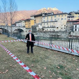 Varallo: Una panchina artistica sotto ponte Antonini