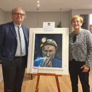 Gli iper-realistici volti dell'artista Giannina Gobatto in mostra presso la Residenza Paradiso di Gattinara