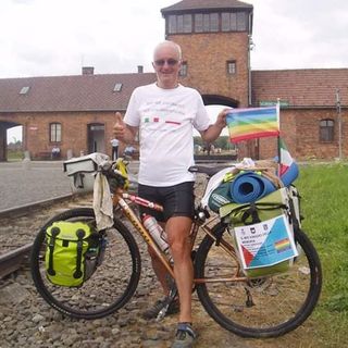 Il Coronavirus non ferma il &quot;ciclista della memoria&quot;: «Pedalerò nei luoghi delle stragi nazifasciste del Piemonte»