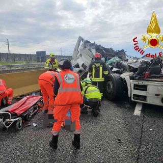 Incidente tra due tir sulla A4 a Villarboit: un ferito grave