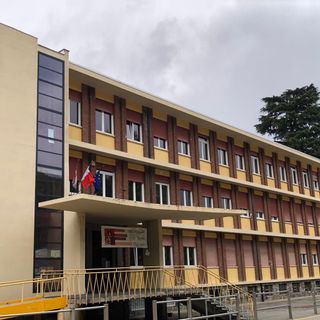 Un segno bianco contro l’indifferenza: l’iniziativa dei docenti dell’IIS D’Adda