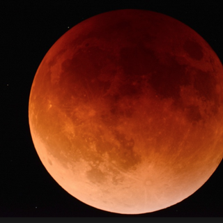 Occhi al cielo per l'eclissi di luna: Sarà visibile in tutta Italia