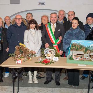 A Varallo la mostra artistica dei presepi: inaugurata l’esposizione degli artisti di FAV.