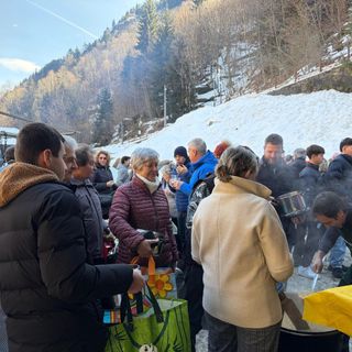 Profumo di legna e tradizione: la storica Paniccia di Carnevale di Rassa