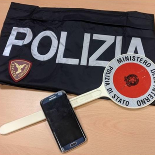 Rapina ai danni di uno studente: nei guai cinque giovani