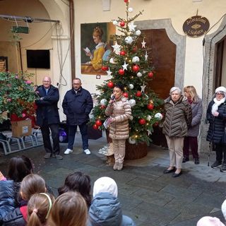 Varallo inaugura “Natale in Biblioteca”: LibriInLibertà e arte per educare al dialogo