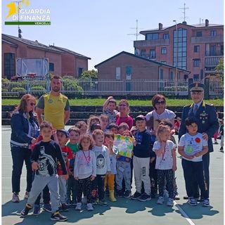 Sicurezza in montagna, gli studenti incontrano le Fiamme Gialle di Vercelli