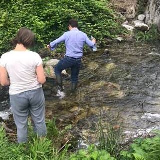 Prelievo di un campione da parte del sindaco di Quarona qualche mese fa
