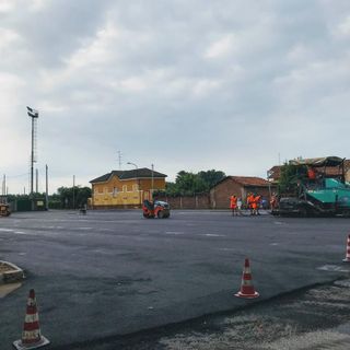Gattinara, iniziati i lavori di asfaltatura di Piazza Molino