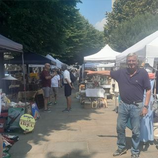 Varallo, il mercatino dell'antiquariato anima il centro storico