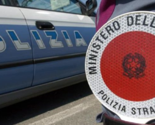 Trovato ubriaco al volante chiama un amico, che guidava con la patente falsa (foto di repertorio)