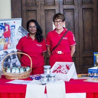 Nuova vita per gli occhiali usati: all'Alpàa lo stand di Cri e Lions