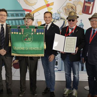 Agli alpini di vercelli e valsesia il riconoscimento