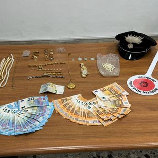 Si spaccia per postino e deruba un'anziana. Arrestato