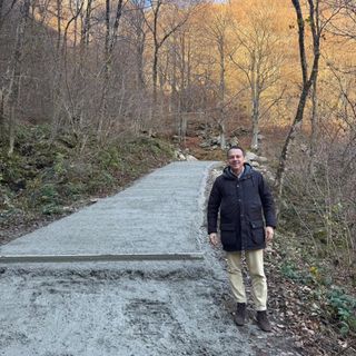 Varallo, interventi sulla strada per la località Erbareti: posati tratti di cemento per migliorare la viabilità Varallo, interventi sulla strada per la località Erbareti: posati tratti di cemento per migliorare la viabilità