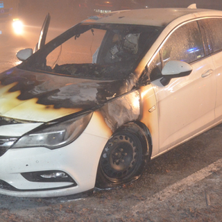 In fiamme l'auto di un maresciallo dei carabinieri: il rogo è doloso