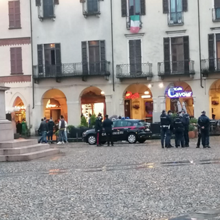 Troppe persone sotto i portici: bar chiuso per 5 giorni