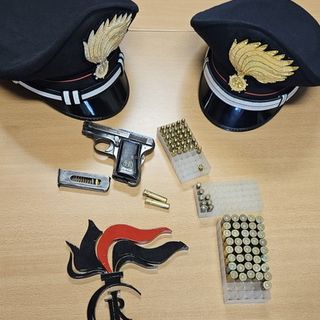 Beretta con matricola abrasa e 80 proiettili: 60enne in carcere