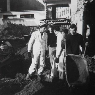 Bersani è a destra con il maglione scuro (foto gentilmente concesse da Pier Luigi Bersani).