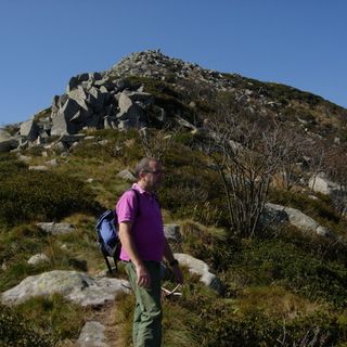 Sotto la vetta di massi accatastati del Cimone