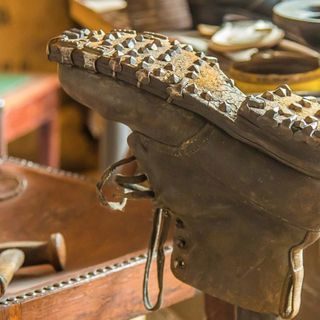 Artigiani in via d'estinzione, un calzolaio ogni 5 comuni