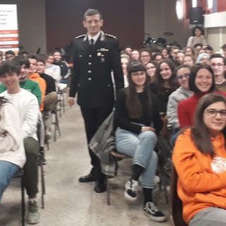Cyberbullismo e social, i carabinieri di Borgosesia incontrano gli studenti