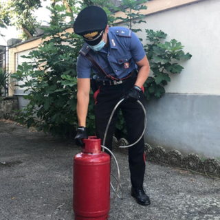 Tenta di uccidere il vicino di casa con il gas