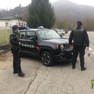 Carabinieri di Coggiola durante un posto di blocco nel lockdown