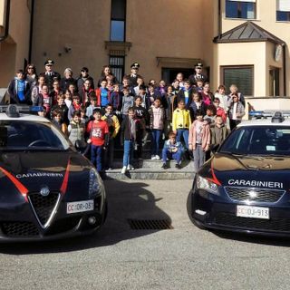 Borgosesia: alunni in visita in caserma dai Carabinieri