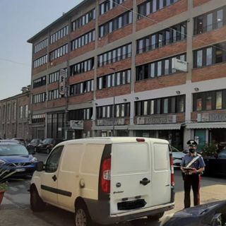 Preso in flagrante mentre sta rubando il furgone di una pizzeria