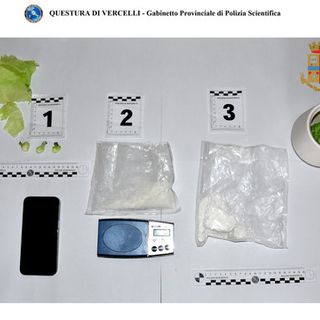 «Vende coca anche ai minorenni»: in manette un 35enne. In casa 160 grammi di droga