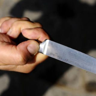 Lite a Valdilana, un 43enne viene colpito con una coltellata: ora è in ospedale (foto di repertorio)