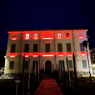 Gattinara illumina di rosso il Municipio per sensibilizzare sulle cardiopatie congenite