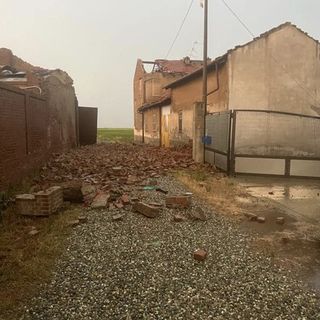 Tromba d'aria a Ronsecco, grandine a Borgosesia, danni a Borgo d'Ale, Cigliano, Crescentino, Costanzana, Livorno