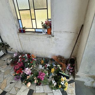 Gattinara, Pasqua nel segno del degrado: colpito il cimitero