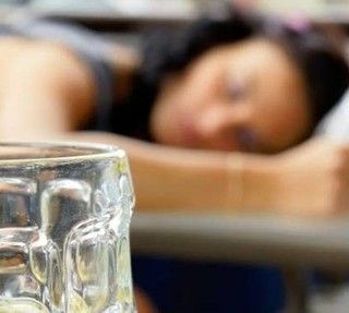 Serviva alcolici ai minorenni: denunciato dopo un malore a una ragazzina