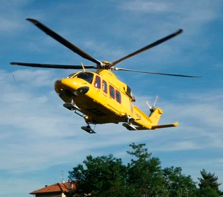 Operaio 36enne si ferisce gravemente a una mano