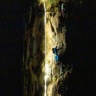 Varallo: primi scalatori notturni alla Falconera