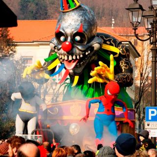 Carnevale 2020, carri e sfilate per le vie di Borgosesia FOTO