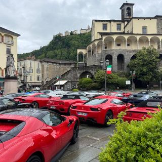 Varallo, due raduni tra Cavallino e Stoccarda: attese Ferrari e Porsche nel 2026