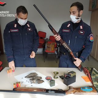Due cacciatori sorpresi dai Carabinieri mentre usavano richiami acustici vietati
