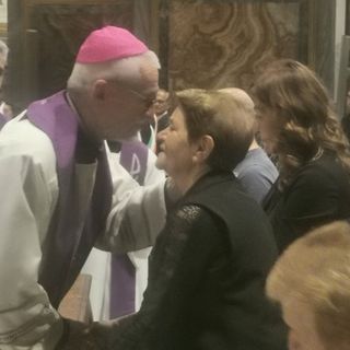 Strage di Brandizzo, l'abbraccio dell'arcivescovo ai parenti delle vittime FOTO